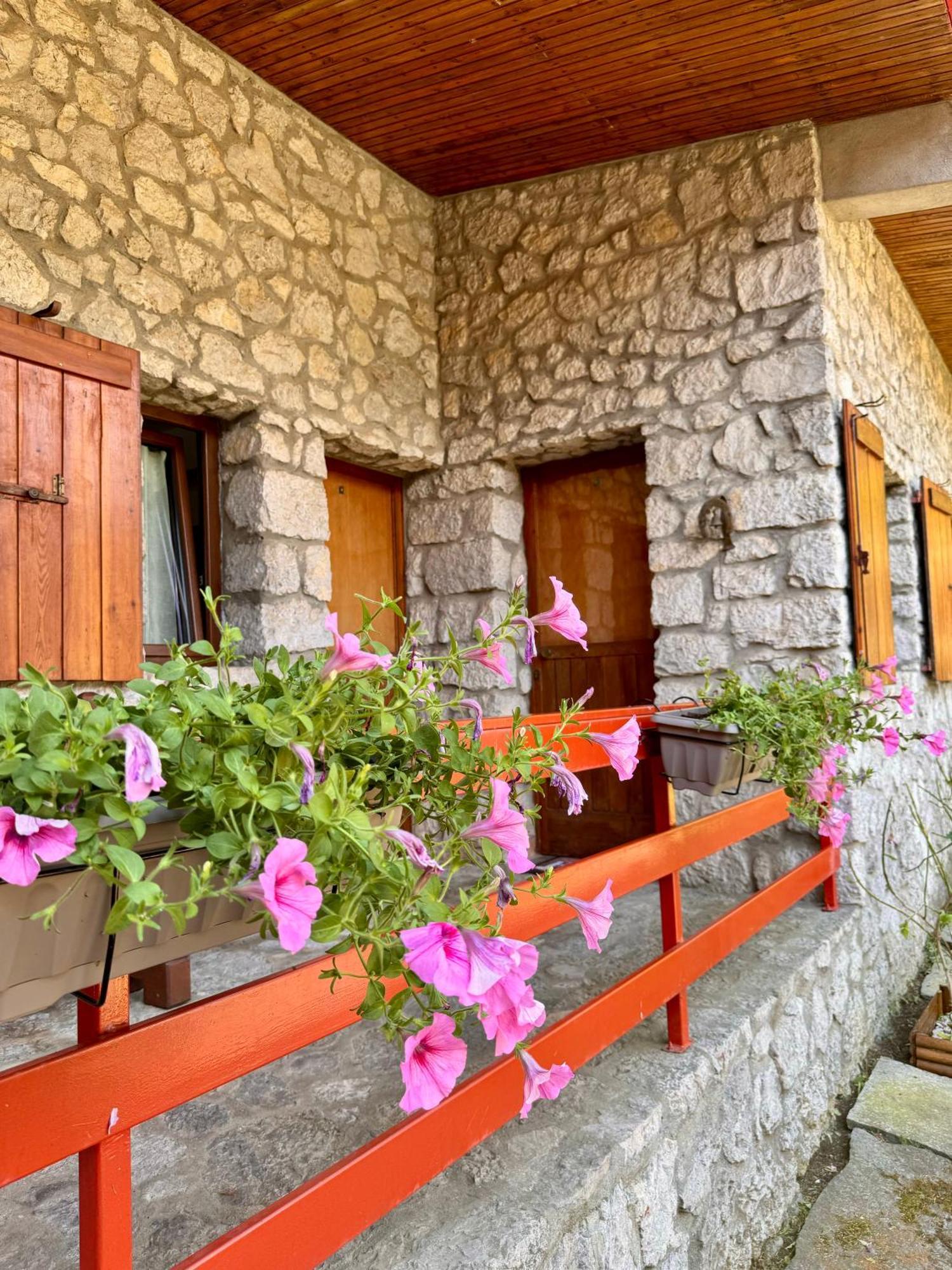 Villa Drago Chalet Oltre il Colle Extérieur photo